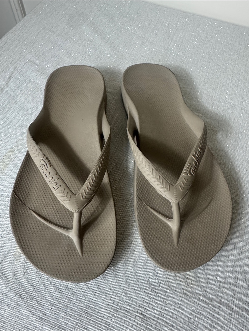 NWOT Archie's W7/M6 Neutral Taupe Flip-Flop Sandals
